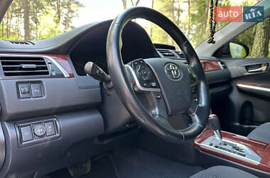 Седан Toyota Camry 2014 в 
