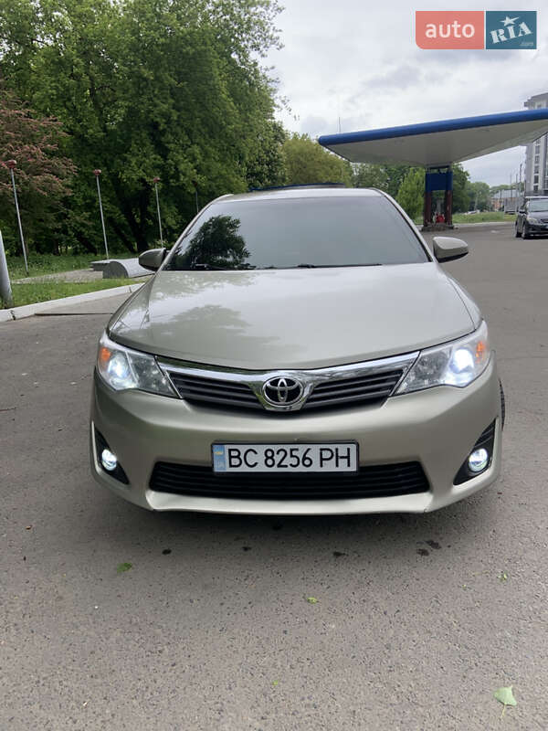 Седан Toyota Camry 2014 в 