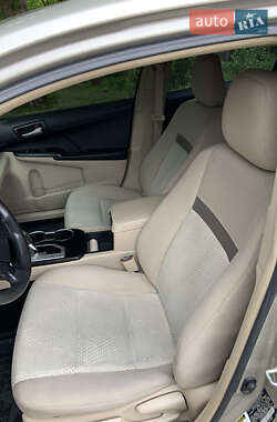 Седан Toyota Camry 2014 в 