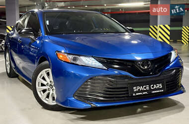 Седан Toyota Camry 2019 в Києві