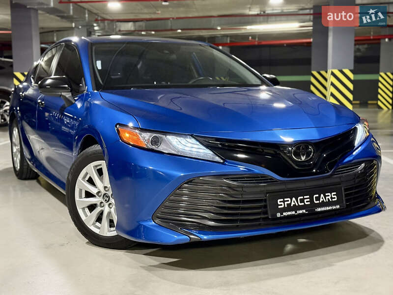 Седан Toyota Camry 2019 в 