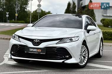 Седан Toyota Camry 2018 в Киеве