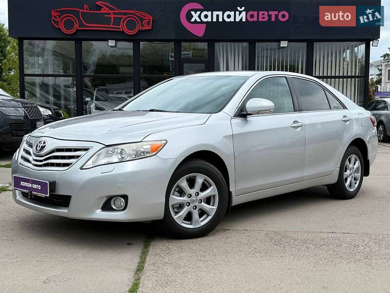Седан Toyota Camry 2010 в 