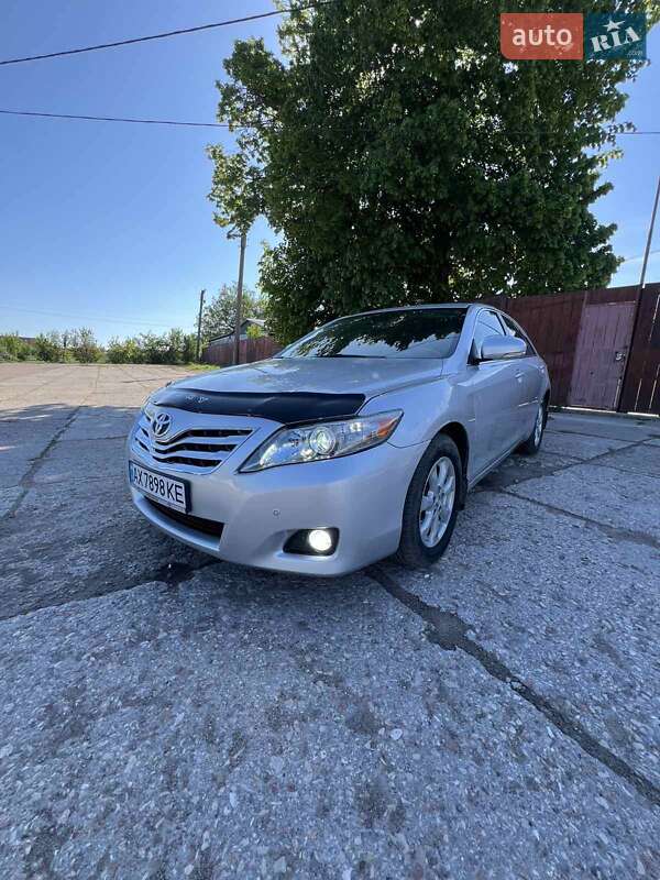 Седан Toyota Camry 2009 в Прилуках