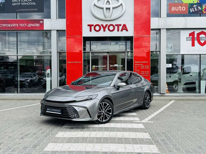Toyota Camry 2025