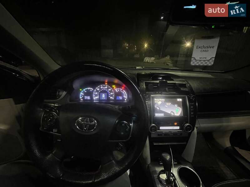 Седан Toyota Camry 2013 в Дніпрі