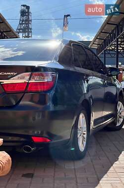 Седан Toyota Camry 2015 в Кривом Роге