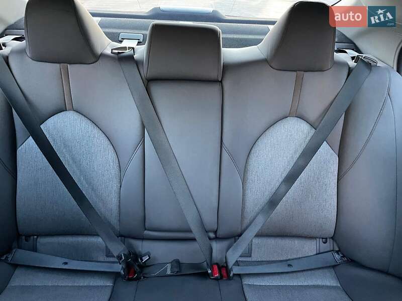 Седан Toyota Camry 2018 в Полтаві