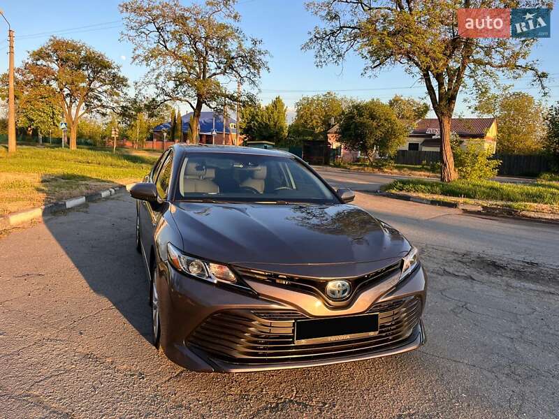 Седан Toyota Camry 2018 в Полтаві