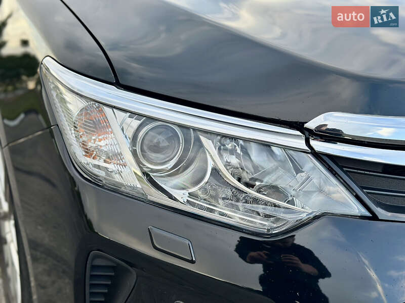 Седан Toyota Camry 2015 в Сумах