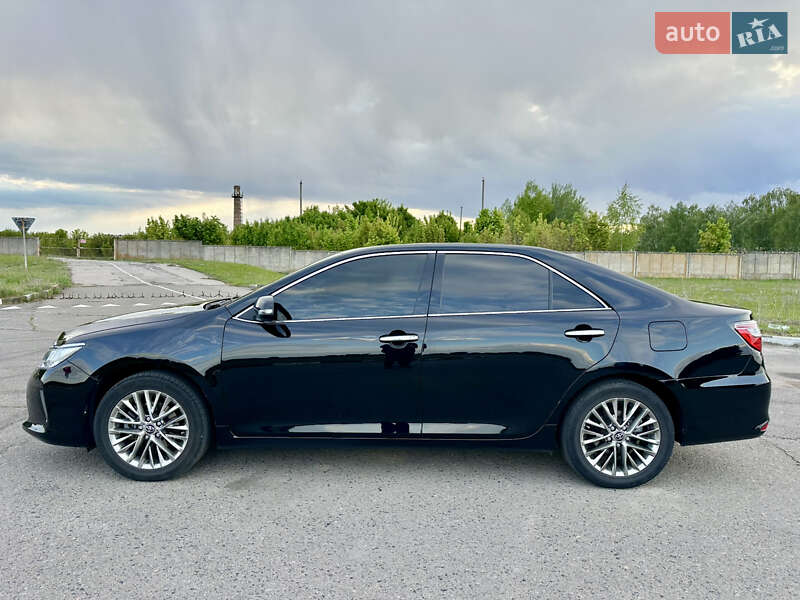 Седан Toyota Camry 2015 в Сумах