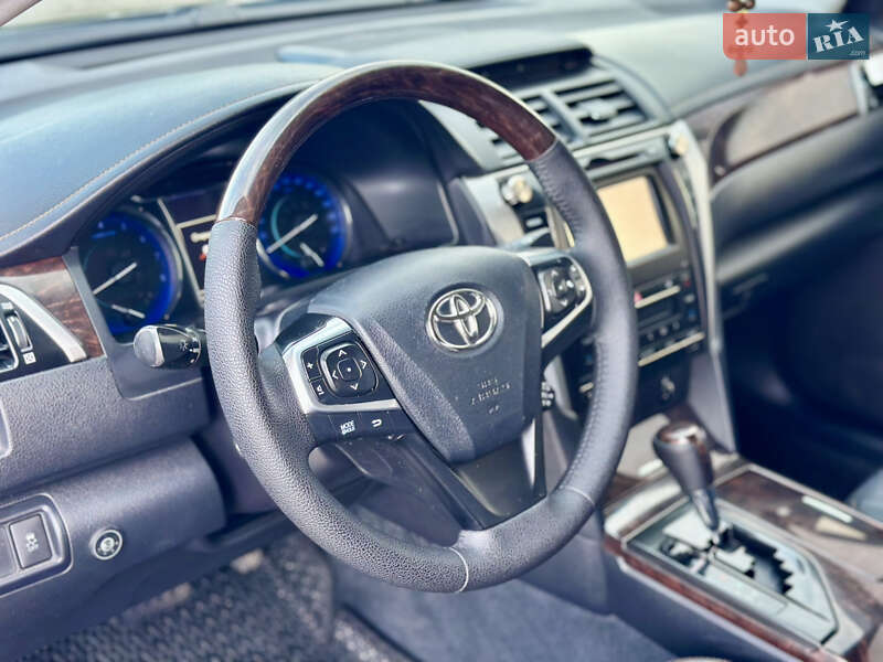 Седан Toyota Camry 2015 в Сумах