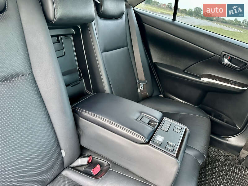 Седан Toyota Camry 2015 в Сумах