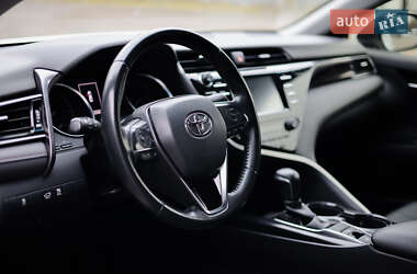 Седан Toyota Camry 2020 в Ужгороді