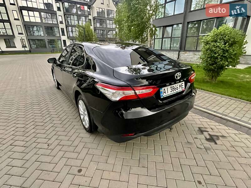 Седан Toyota Camry 2020 в Киеве