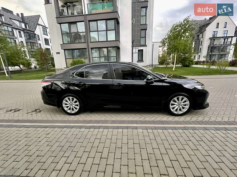 Седан Toyota Camry 2020 в Киеве