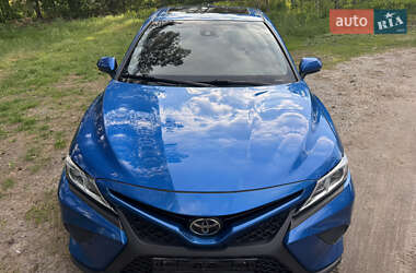 Седан Toyota Camry 2018 в Полтаве