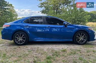 Седан Toyota Camry 2018 в Полтаве