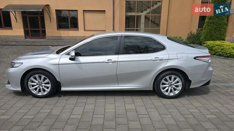 Седан Toyota Camry 2020 в Берегово