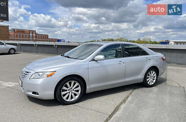 Седан Toyota Camry 2006 в Киеве