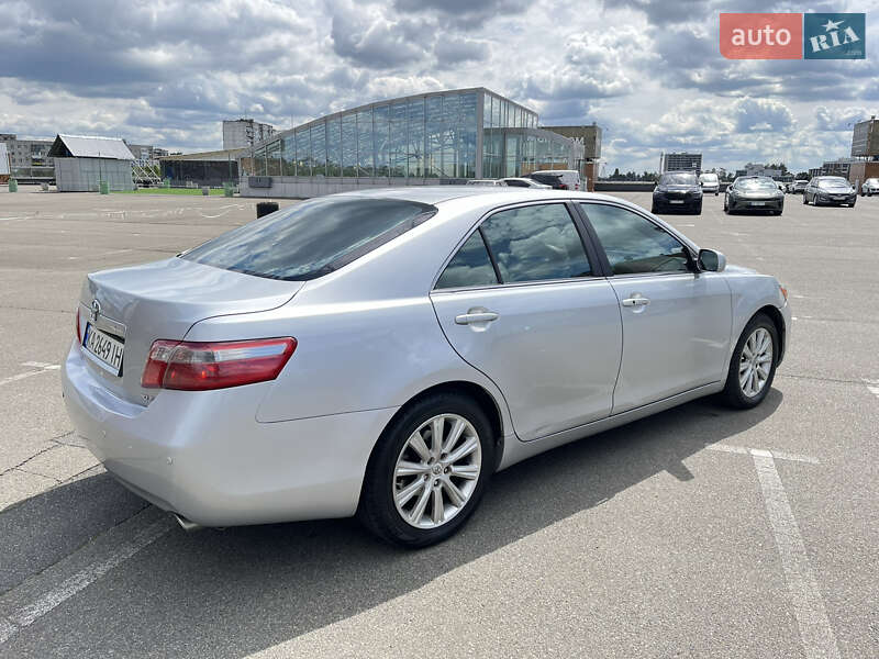Седан Toyota Camry 2006 в Києві