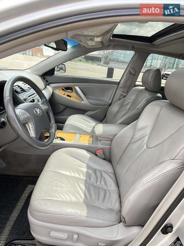 Седан Toyota Camry 2006 в Києві
