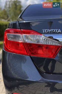 Седан Toyota Camry 2013 в 