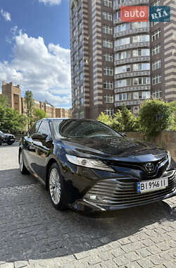 Седан Toyota Camry 2018 в Киеве
