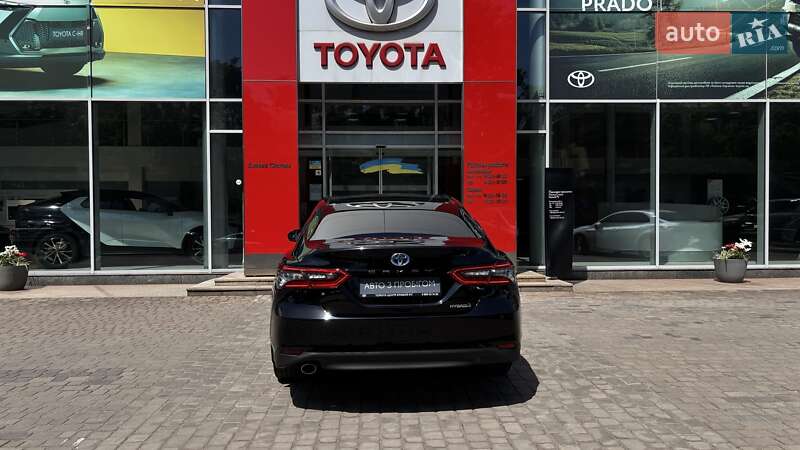 Седан Toyota Camry 2024 в Кривому Розі