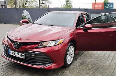 Седан Toyota Camry 2018 в Києві