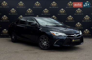 Седан Toyota Camry 2016 в Киеве
