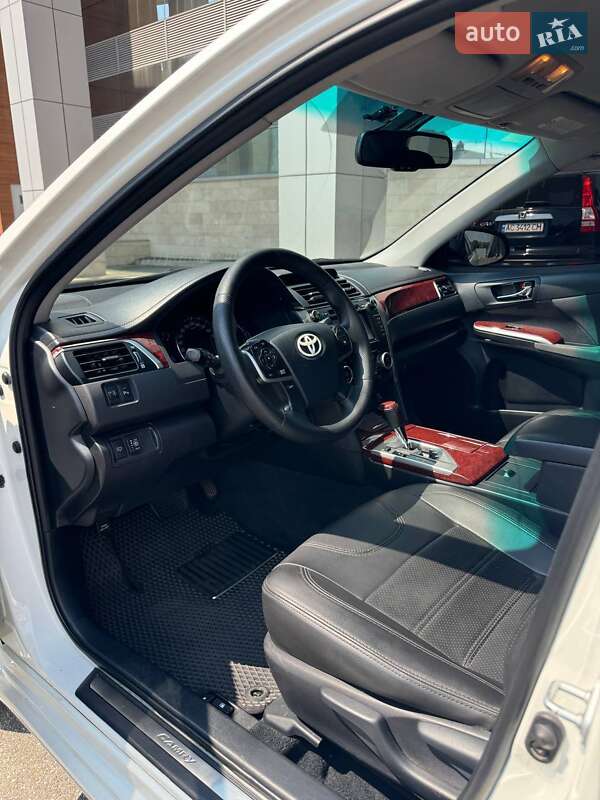 Седан Toyota Camry 2012 в Луцьку