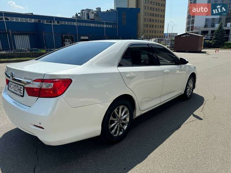 Седан Toyota Camry 2012 в Луцьку