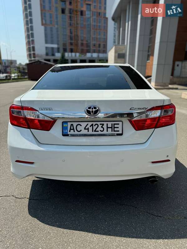 Седан Toyota Camry 2012 в Луцьку