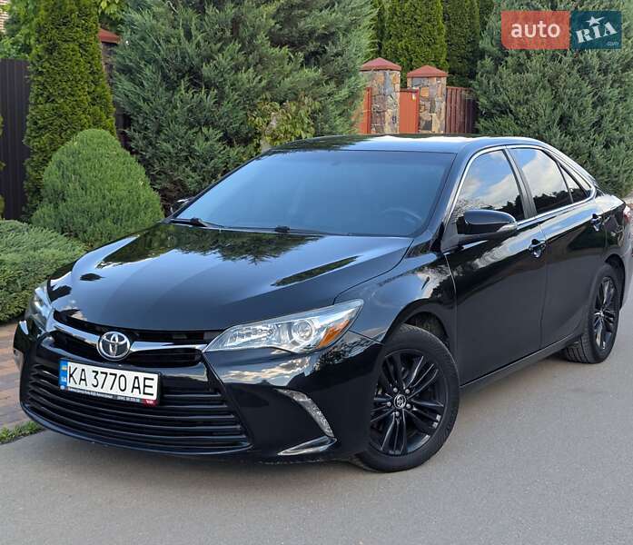 Седан Toyota Camry 2015 в Киеве