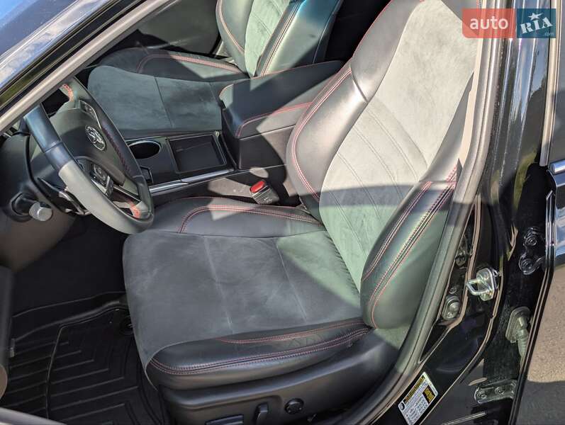 Седан Toyota Camry 2015 в Киеве
