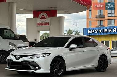Седан Toyota Camry 2018 в Днепре