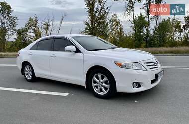 Седан Toyota Camry 2010 в Хмельницком