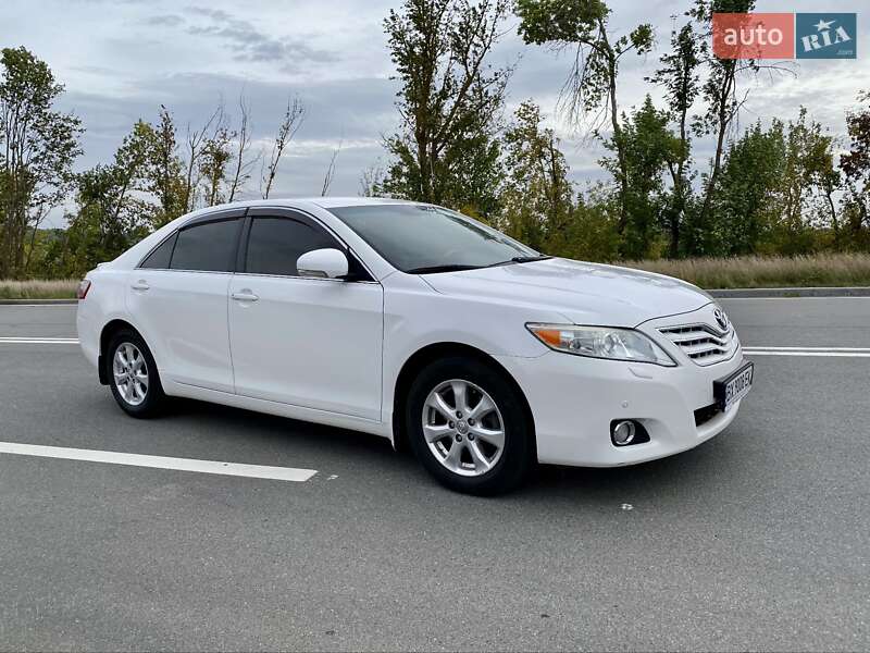 Седан Toyota Camry 2010 в Хмельницком