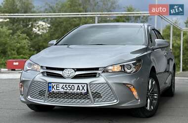 Седан Toyota Camry 2016 в Дніпрі