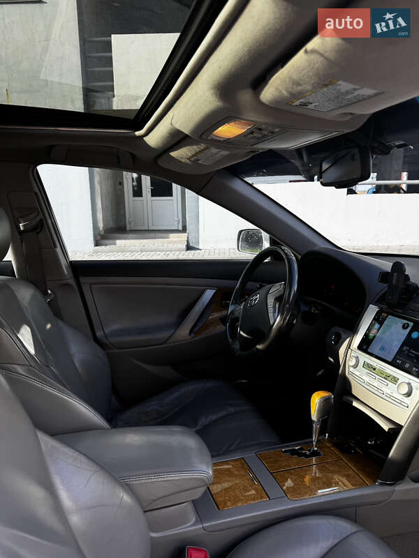 Седан Toyota Camry 2006 в Киеве