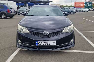 Седан Toyota Camry 2014 в Києві