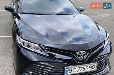 Седан Toyota Camry 2018 в Киеве