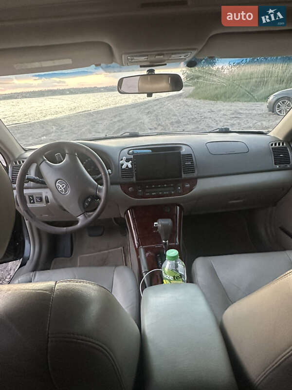 Седан Toyota Camry 2005 в Николаеве