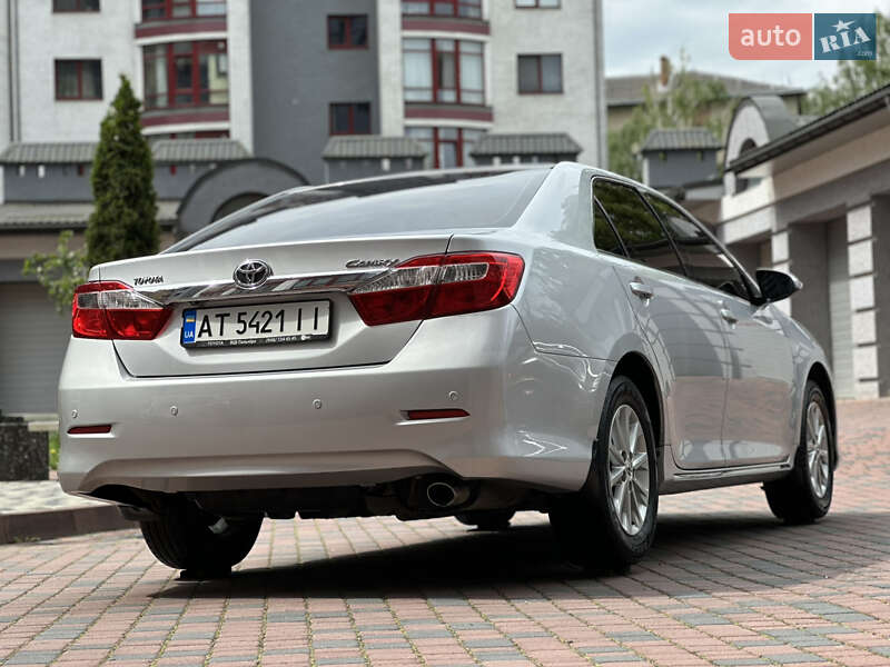 Седан Toyota Camry 2011 в Івано-Франківську