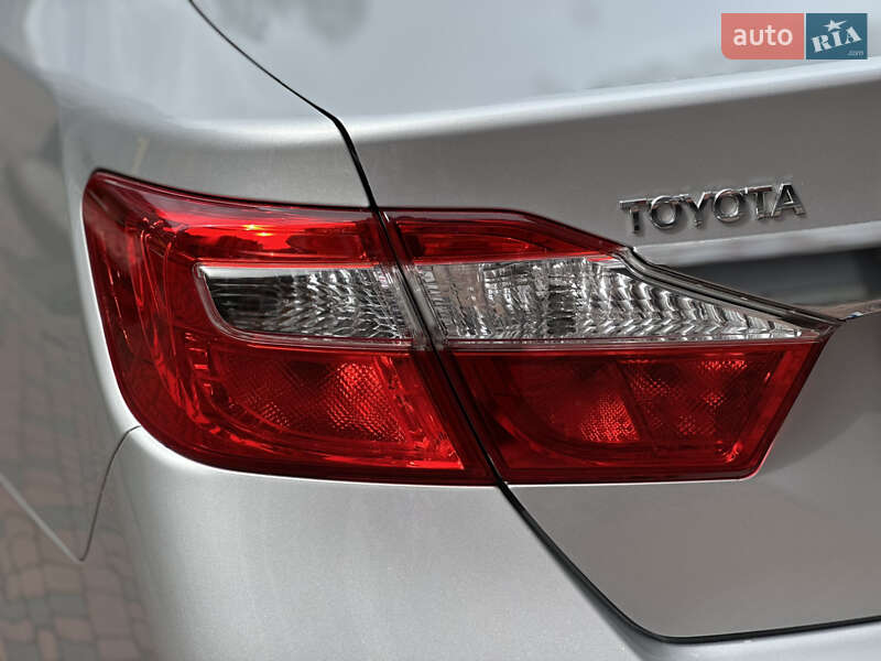 Седан Toyota Camry 2011 в Івано-Франківську
