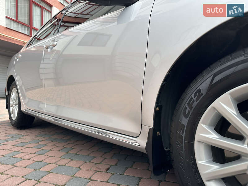 Седан Toyota Camry 2011 в Івано-Франківську