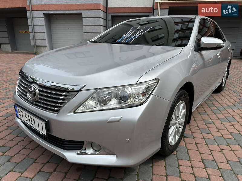 Седан Toyota Camry 2011 в Івано-Франківську