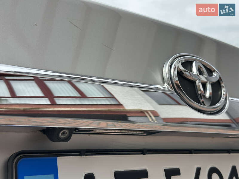 Седан Toyota Camry 2011 в Івано-Франківську