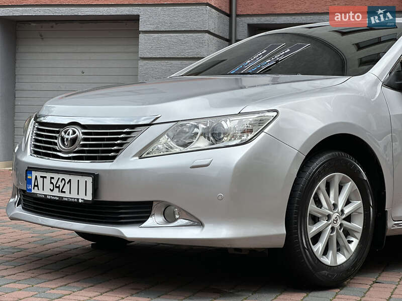 Седан Toyota Camry 2011 в Івано-Франківську